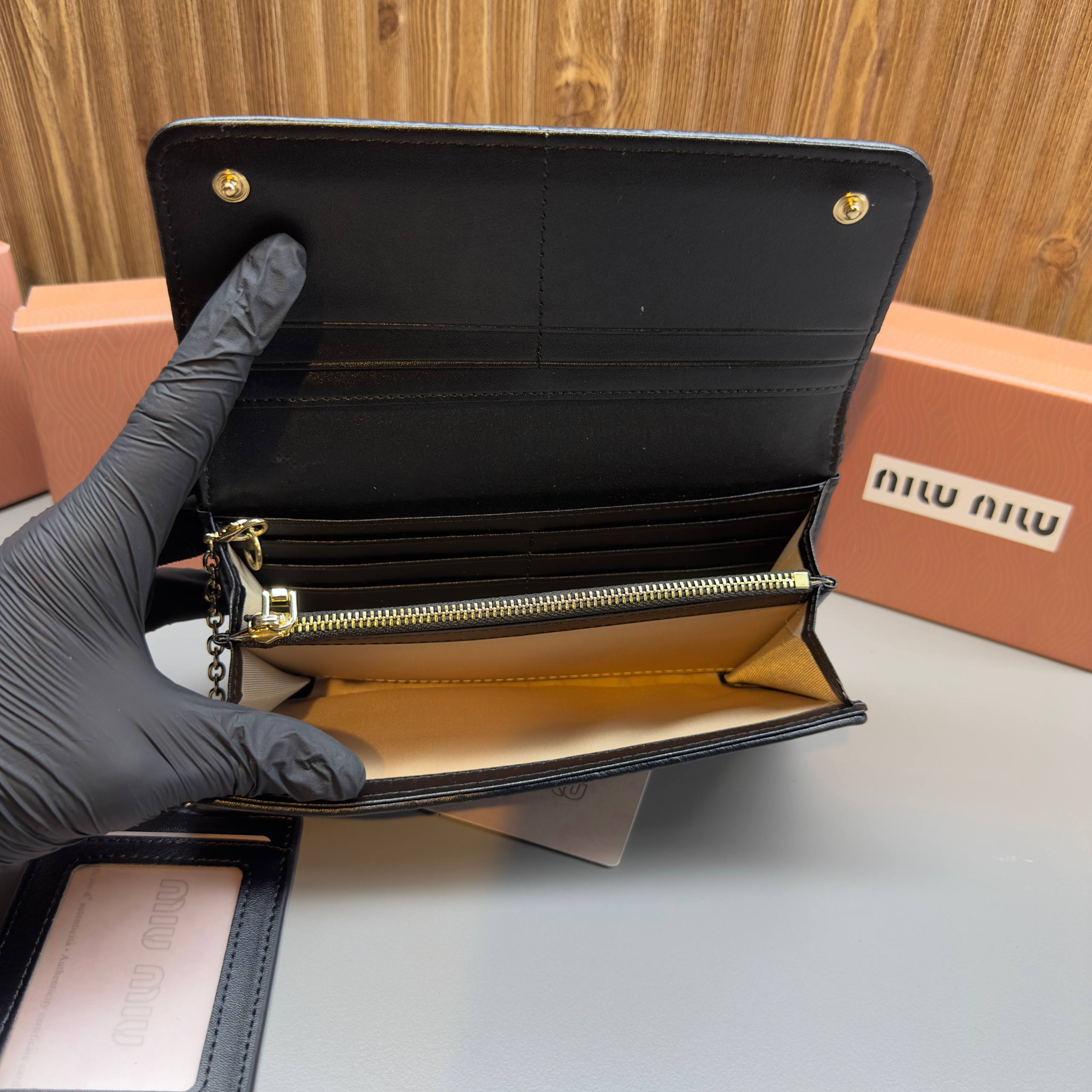M.M. WALLET